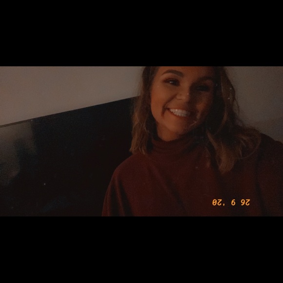 Meet your Posher, Elyse - Picture 1 of 1